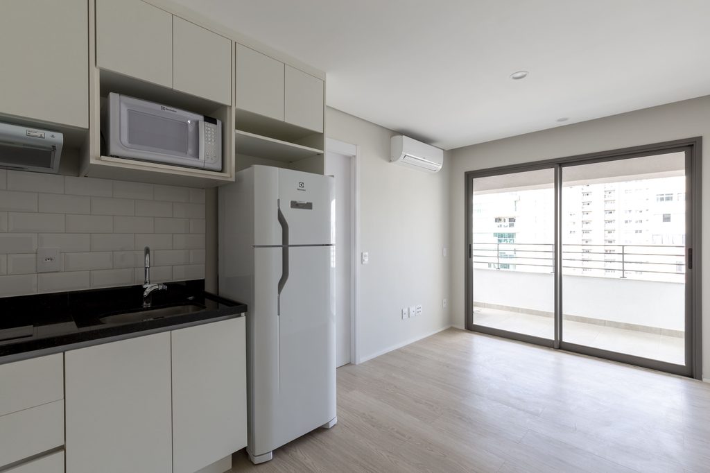 Apartamento semimobiliado sem decoração Vila 11